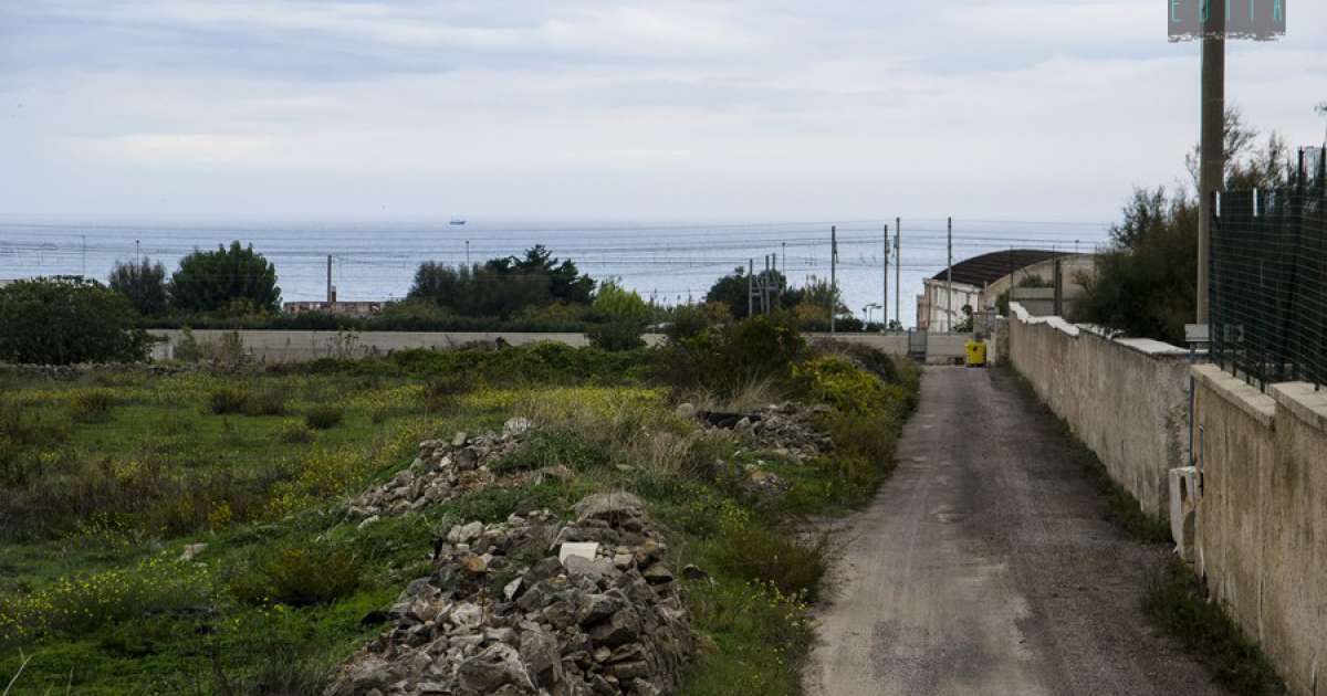 Japigia e il mare: cos� lontano cos� vicino. Ma una strada rurale ci arriva a due passi
